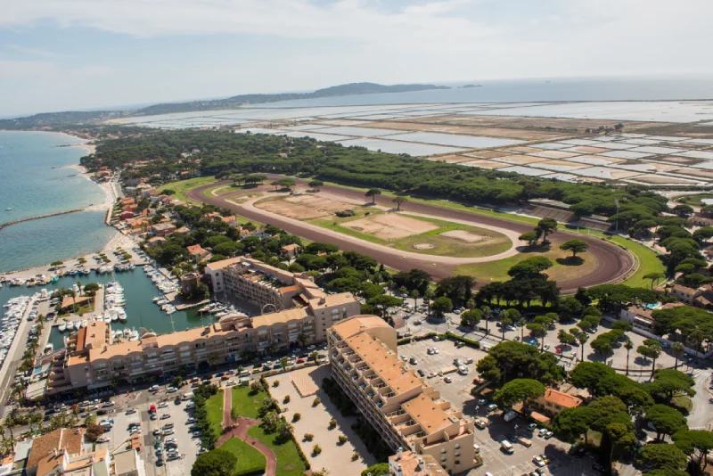 vue-aerienne-hippodrome-hyeres-plage